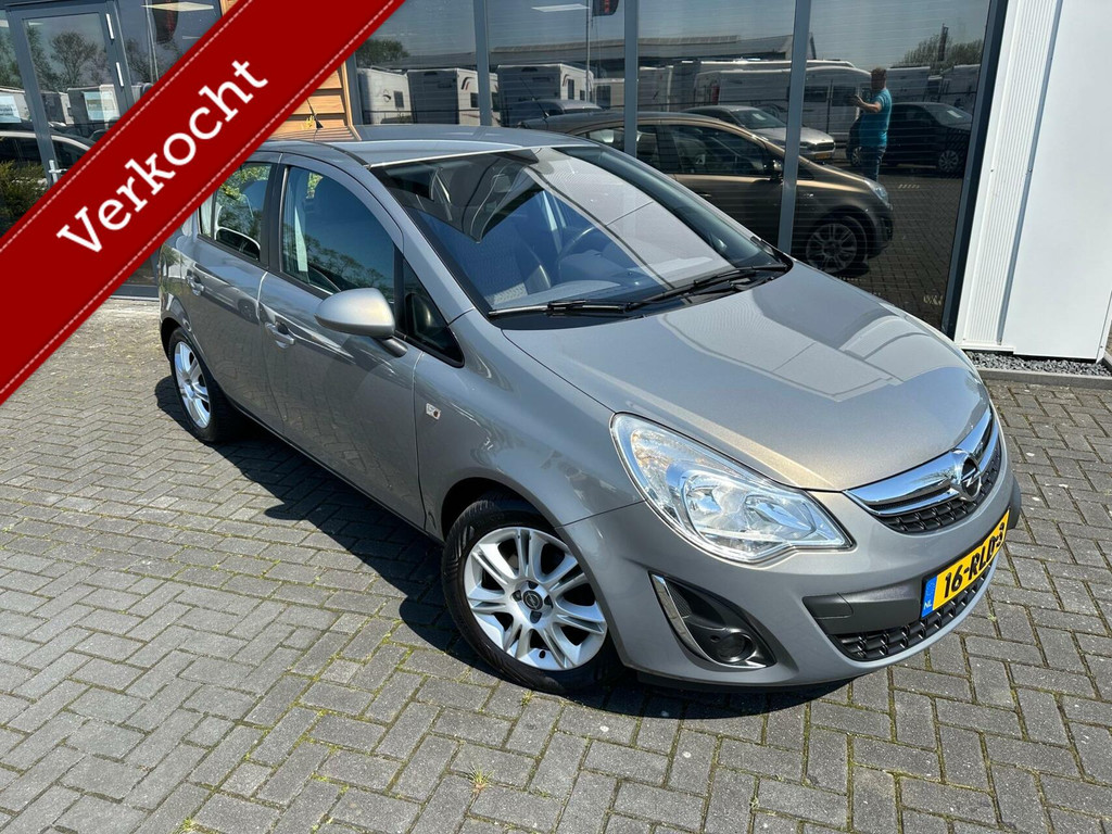 Opel Corsa Cosmo 1/2 leder,Clima,Lmv bij carhotspot.nl